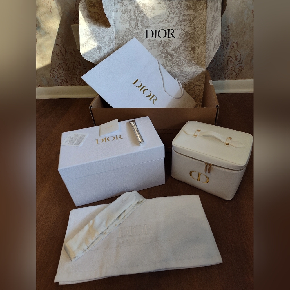 Dior Platinum Complete Welcome  Set Vanity Case Spa Capture Totale Platinum Gift